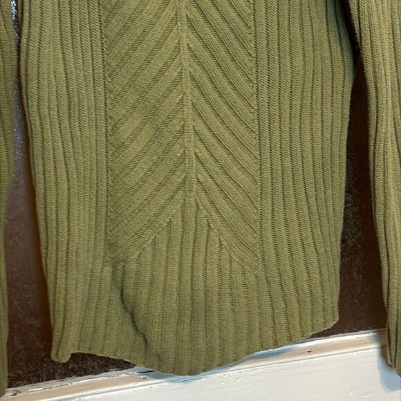 Madison & Max Women’s Light Green Knit Turtleneck Ribbed Sweater Size Medium - Picture 3 of 6